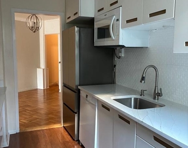 4200 Cathedral Avenue Nw - Photo Thumbnail 9