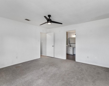 9809 Meadowheath Dr - Photo Thumbnail 13