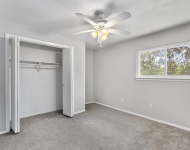 9809 Meadowheath Dr - Photo Thumbnail 19