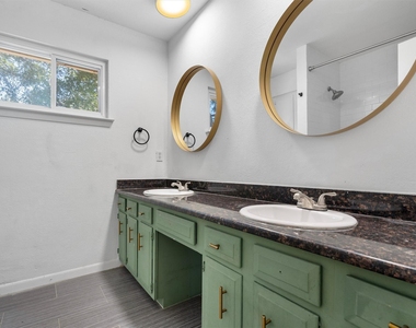 9809 Meadowheath Dr - Photo Thumbnail 16