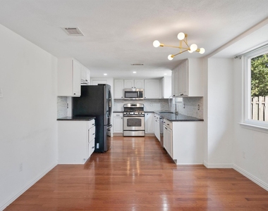 9809 Meadowheath Dr - Photo Thumbnail 6