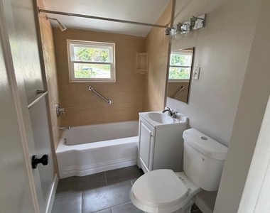 5210 Hayes Ne - Photo Thumbnail 6