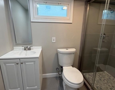 5210 Hayes Ne - Photo Thumbnail 3