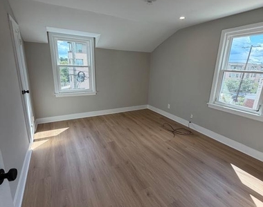 5210 Hayes Ne - Photo Thumbnail 8