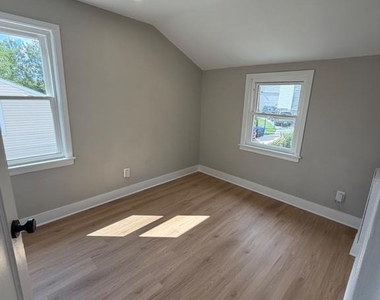 5210 Hayes Ne - Photo Thumbnail 9