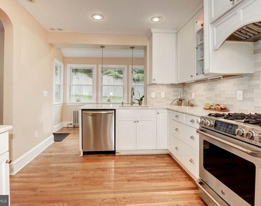 4929 Macarthur Boulevard Nw - Photo Thumbnail 6
