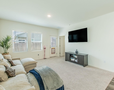 209 Dirty Harry Dr - Photo Thumbnail 2