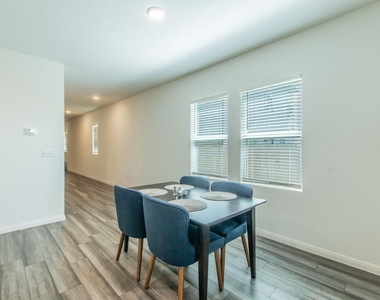 209 Dirty Harry Dr - Photo Thumbnail 9
