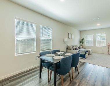 209 Dirty Harry Dr - Photo Thumbnail 8