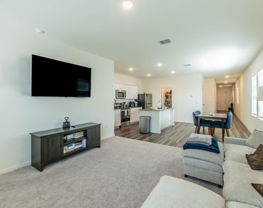209 Dirty Harry Dr - Photo Thumbnail 3