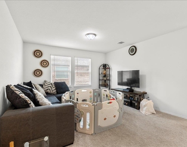 4531 Avellino Dr - Photo Thumbnail 14