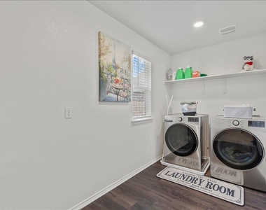 4531 Avellino Dr - Photo Thumbnail 25