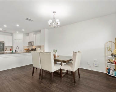 4531 Avellino Dr - Photo Thumbnail 12