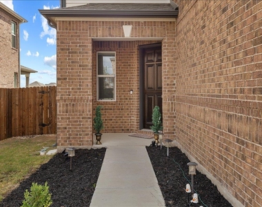 4531 Avellino Dr - Photo Thumbnail 3