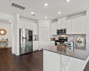 4531 Avellino Dr - Photo Thumbnail 6