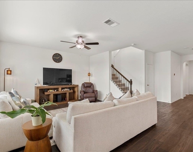 4531 Avellino Dr - Photo Thumbnail 10