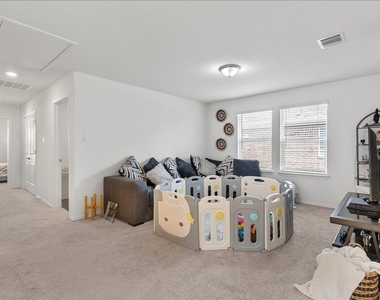 4531 Avellino Dr - Photo Thumbnail 13