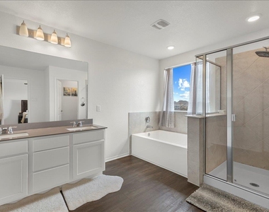 4531 Avellino Dr - Photo Thumbnail 16
