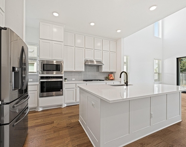 1105 Lickety Ln - Photo Thumbnail 6