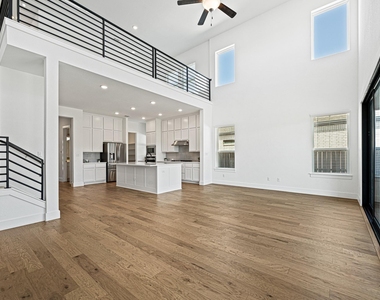 1105 Lickety Ln - Photo Thumbnail 2