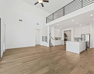 1105 Lickety Ln - Photo Thumbnail 3