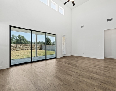 1105 Lickety Ln - Photo Thumbnail 4