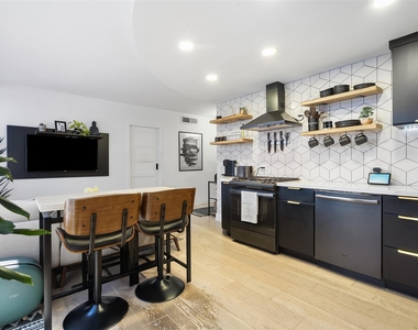 1212 Guadalupe St - Photo Thumbnail 9