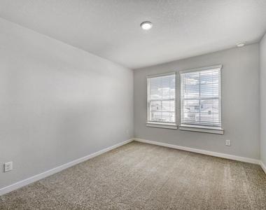 3208 Canyon River Ln - Photo Thumbnail 13