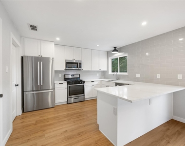 7505 Burly Oak Cir - Photo Thumbnail 6