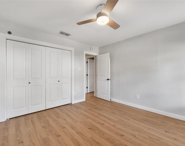 7505 Burly Oak Cir - Photo Thumbnail 17