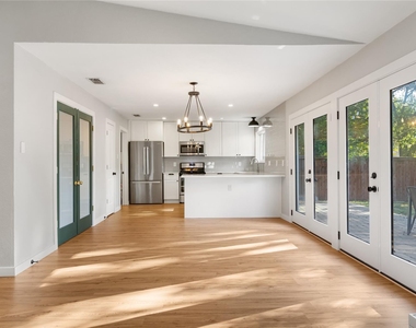 7505 Burly Oak Cir - Photo Thumbnail 5