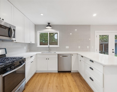 7505 Burly Oak Cir - Photo Thumbnail 7