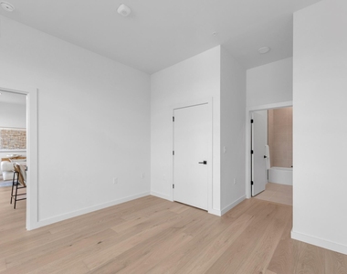 2209 S 1st St - Photo Thumbnail 8