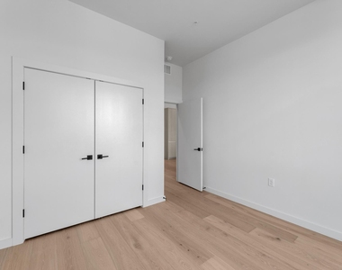 2209 S 1st St - Photo Thumbnail 10