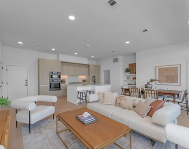 2209 S 1st St - Photo Thumbnail 1