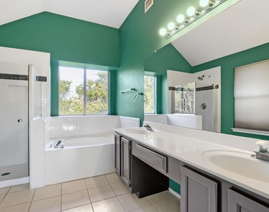 17204 Village Glen Rd - Photo Thumbnail 13