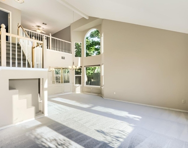 17204 Village Glen Rd - Photo Thumbnail 2