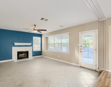 17204 Village Glen Rd - Photo Thumbnail 5