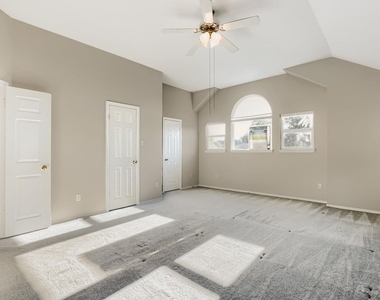 17204 Village Glen Rd - Photo Thumbnail 11