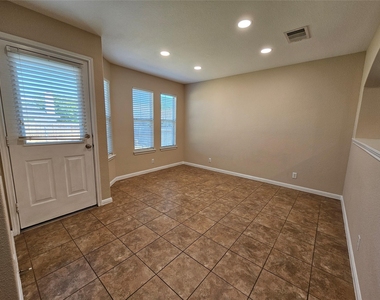 19001 Leigh Ln - Photo Thumbnail 7