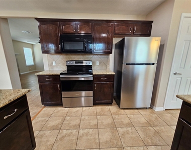 19001 Leigh Ln - Photo Thumbnail 10