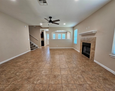 19001 Leigh Ln - Photo Thumbnail 2