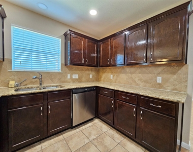 19001 Leigh Ln - Photo Thumbnail 11