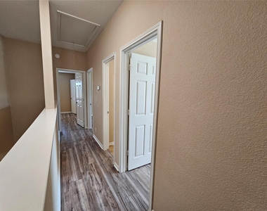 19001 Leigh Ln - Photo Thumbnail 24