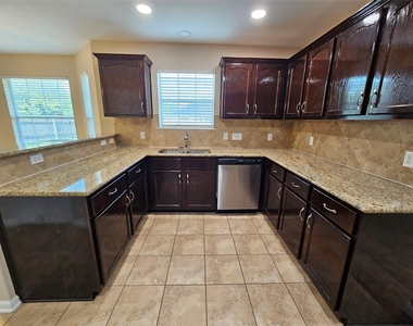 19001 Leigh Ln - Photo Thumbnail 9