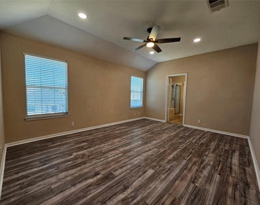 19001 Leigh Ln - Photo Thumbnail 16
