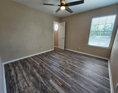 19001 Leigh Ln - Photo Thumbnail 27