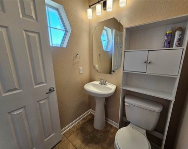 19001 Leigh Ln - Photo Thumbnail 14