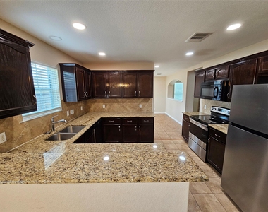 19001 Leigh Ln - Photo Thumbnail 12