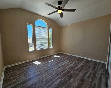 19001 Leigh Ln - Photo Thumbnail 25